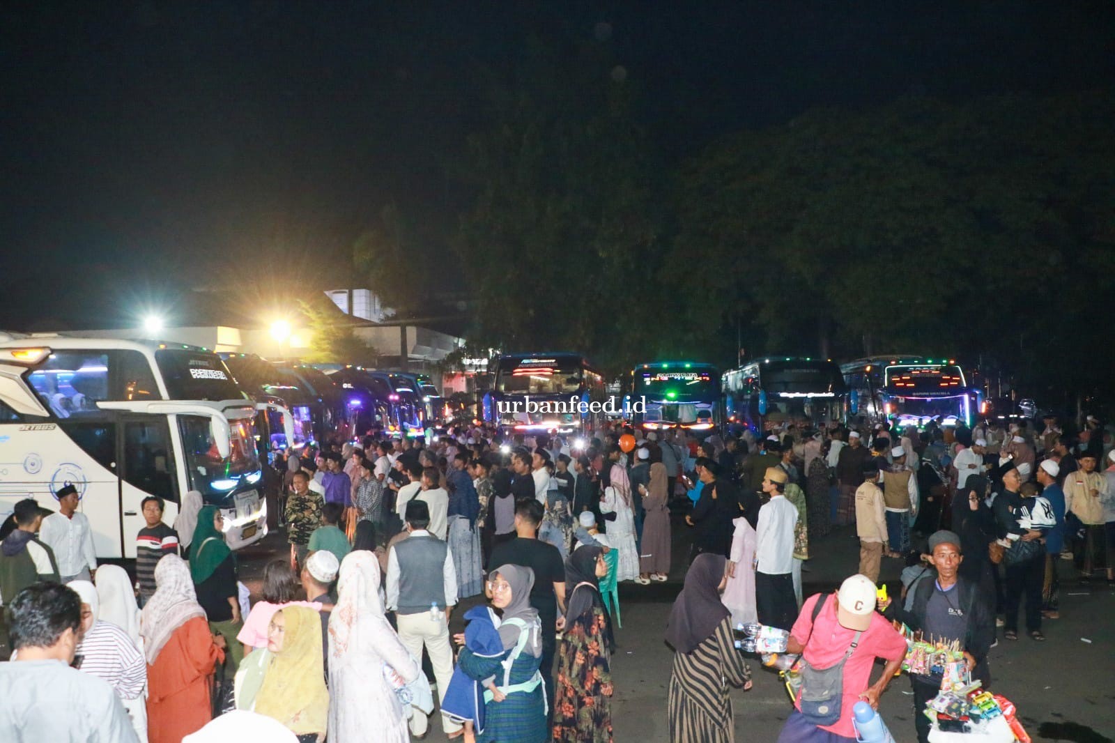 Dini Hari, 393 Jemaah Haji Kabupaten Serang Kloter 37 Diberangkatkan