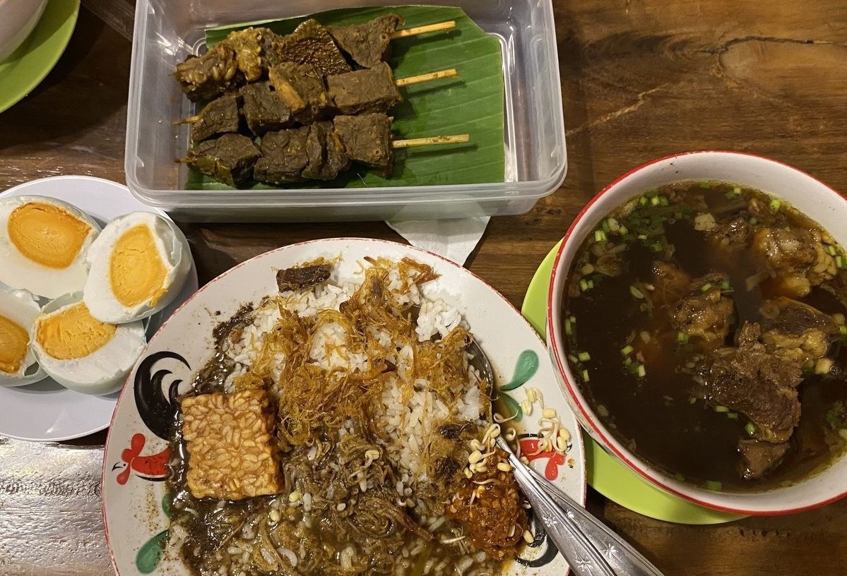 3 Rekomendasi Rawon Terenak di Indonesia yang Wajib Dicoba