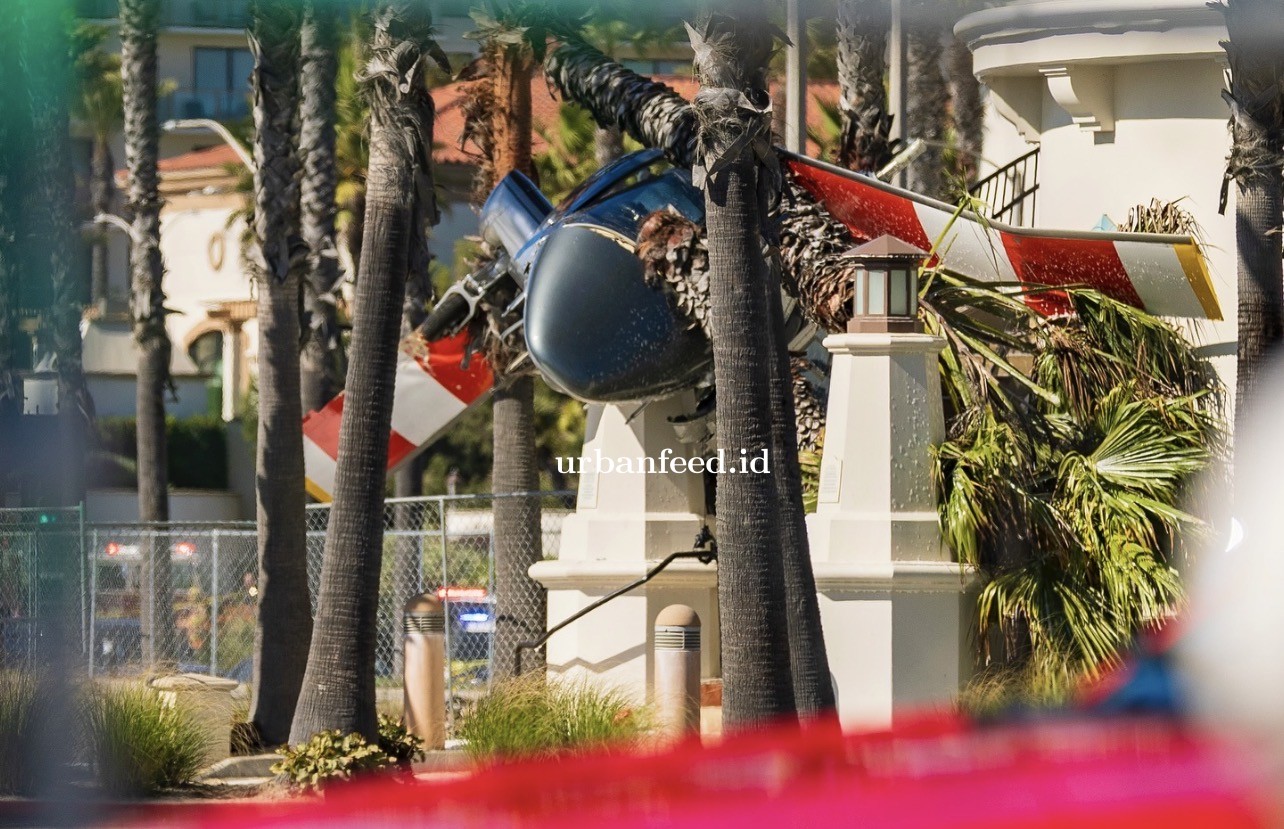 Helikopter Jatuh di Huntington Beach, California: Lima Orang Luka-Luka, Dua di Antaranya dari Dalam