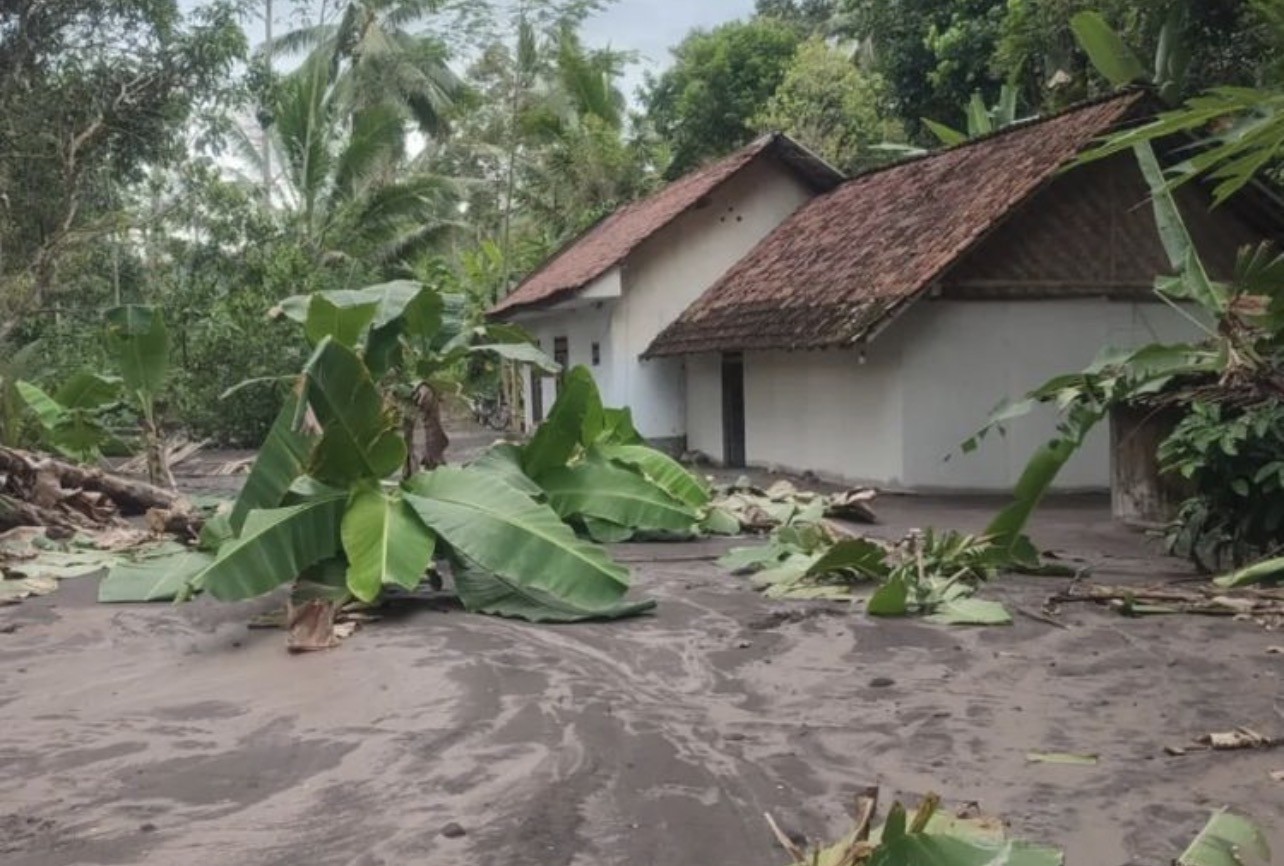 Banjir Lahar Dingin Gunung Semeru Terjang Dua Desa di Lumajang, 9 Rumah Terendam