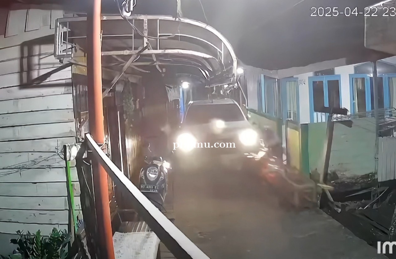 Viral di Samarinda: Mitsubishi Strada Tabrak 29 Motor dan 10 Rumah Warga