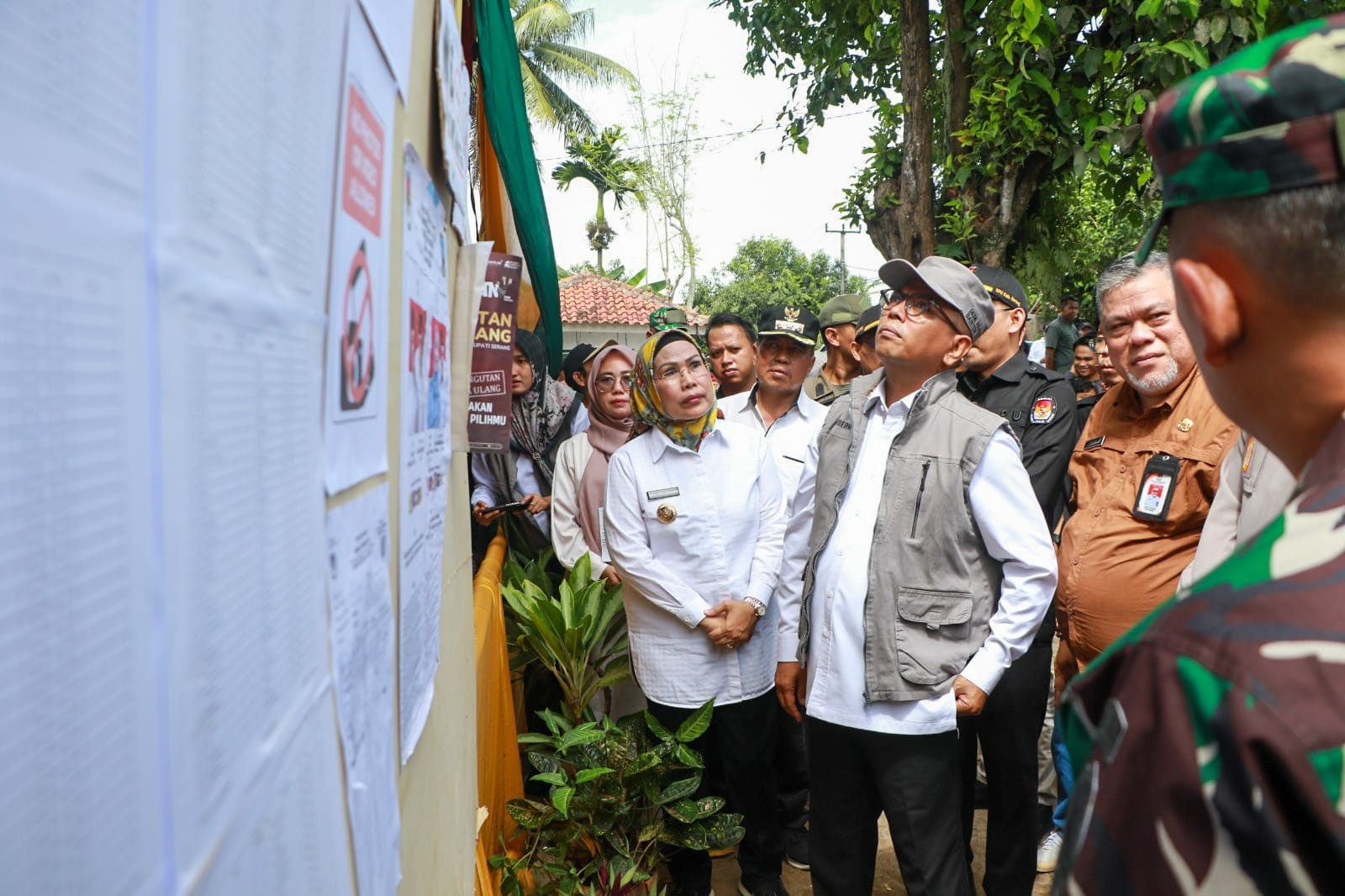 Monitoring Tiga TPS, Bupati Tatu Tegaskan Kawal PSU Pilkada Kabupaten Serang Bermartabat